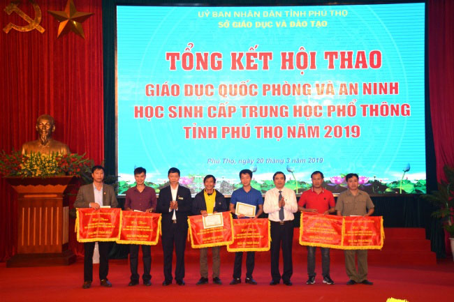 Be mac Hoi thao GDQP&AN hoc sinh cap THPT tinh Phu Tho nam 2019