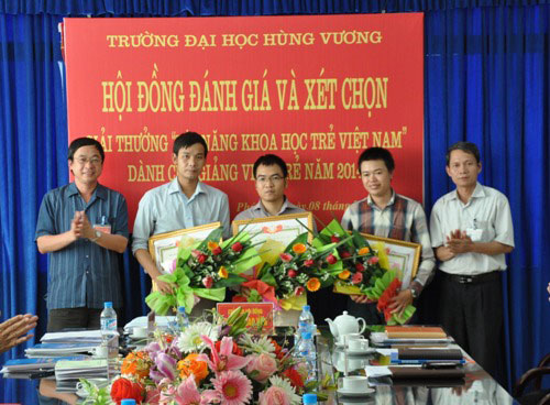 Hoi nghi xet tang giai thuong “Tai nang khoa hoc tre Viet Nam” danh cho giang vien tre cap truong nam 2014