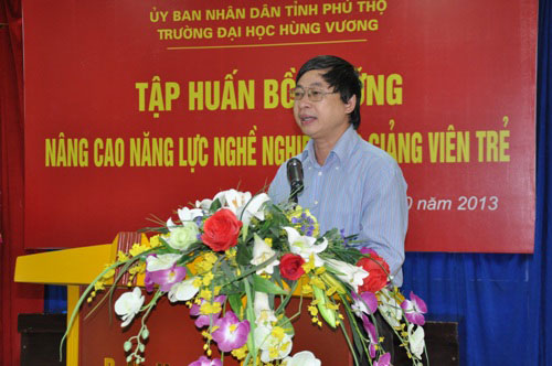 Tap huan boi duong nang cao nang luc nghe nghiep cho giang vien tre