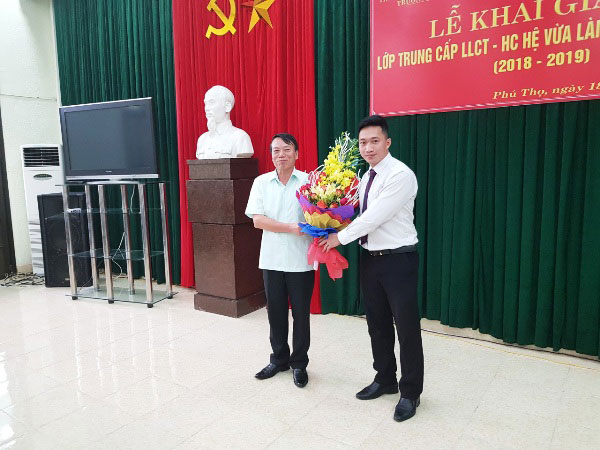 Le khai giang lop Trung cap ly luan chinh tri - hanh chinh khoa 3 thanh cong tot dep