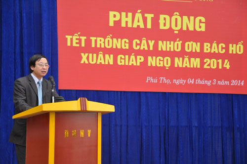 Truong Dai hoc Hung Vuong phat dong “Tet trong cay nho on Bac Ho” xuan Giap Ngo nam 2014