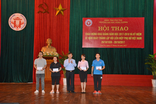 Cong doan truong Dai hoc Hung Vuong to chuc Hoi thao chao mung khai giang nam hoc moi 2017-2018 va huong toi ki niem 87 nam ngay thanh lap Hoi Lien hiep Phu nu Viet Nam