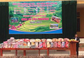 Truong Dai hoc Hung Vuong tham gia chuong trinh thien nguyen tai xa Thach Kiet, huyen Tan Son, Phu Tho