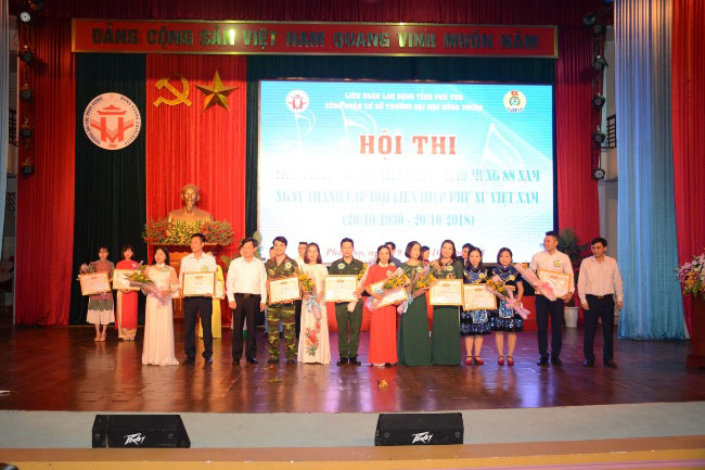 Soi noi Hoi thi tieng hat can bo, vien chuc chao mung 88 nam ngay thanh lap Hoi Lien hiep Phu nu Viet Nam (20/10/1930-20/10/2018)