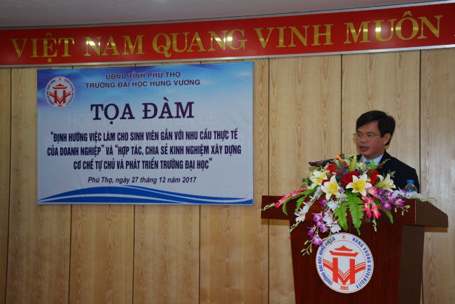 Toa dam “Dinh huong viec lam cho sinh vien gan voi nhu cau doanh nghiep” tai Truong Dai hoc Hung Vuong