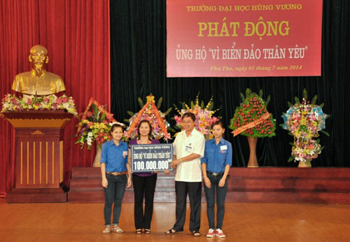 Truong Dai hoc Hung Vuong phat dong phong trao ung ho “Vi bien dao than yeu”
