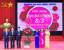 Truong Dai hoc Hung Vuong to chuc Gap mat, chuc mung Ngay Quoc te Phu nu 8/3