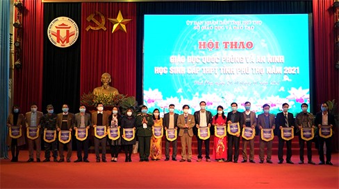 Gan 400 hoc sinh cac truong THPT trong tinh Phu Tho tham gia Hoi thao Giao duc Quoc phong va An ninh tai Truong DH Hung Vuong