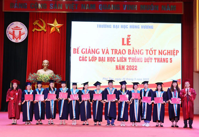 Le trao bang tot nghiep cho hon 1000 hoc vien Dai hoc lien thong dot thang 5 nam 2022 thanh cong tot dep