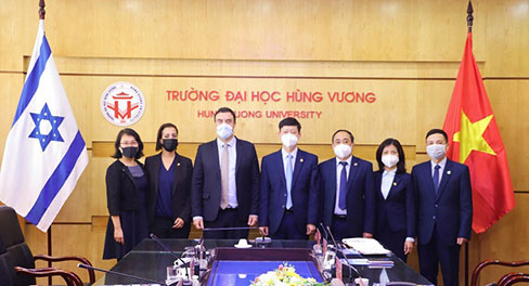 Doan cong tac Dai su quan Nha nuoc Israel tai Viet Nam tham va lam viec tai Truong Dai hoc Hung Vuong