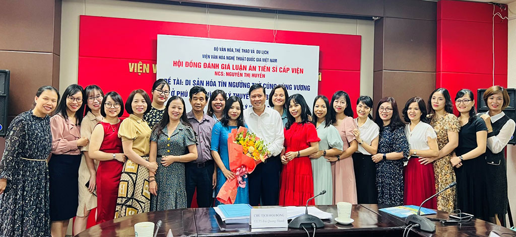 NCS. Nguyen Thi Huyen - Khoa KHXH&VHDL, Truong Dai hoc Hung Vuong bao ve thanh cong Luan an Tien si tai Vien Van hoa Nghe thuat Quoc gia Viet Nam