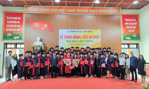 Le trao bang tot nghiep Dai hoc lien thong dot thang 3/2023
