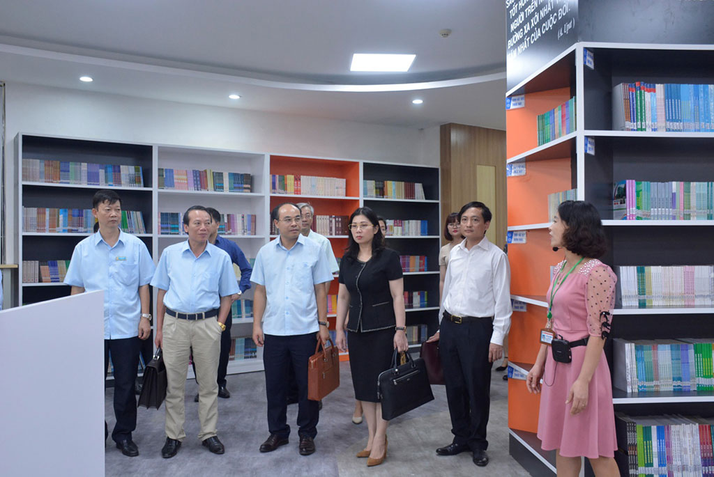 Doan Giam sat Hoi dong Nhan dan tinh Phu Tho lam viec voi Truong Dai hoc Hung Vuong