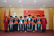 Truong Dai hoc Hung Vuong to chuc Le be giang va trao bang tot nghiep cac lop Dai hoc lien thong nganh: Giao ducTieu hoc, Giao duc Mam non, Su pham Dia ly