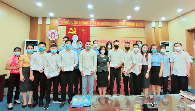 Gap mat cac sinh vien tot nghiep tham gia dao tao si quan du bi tai Truong Quan su (Quan Khu II) nam 2021