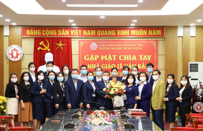 Gap mat, chia tay Nha giao Le Van Bac - Pho truong khoa Khoa Kinh te va Quan tri kinh doanh nghi che do huu tri