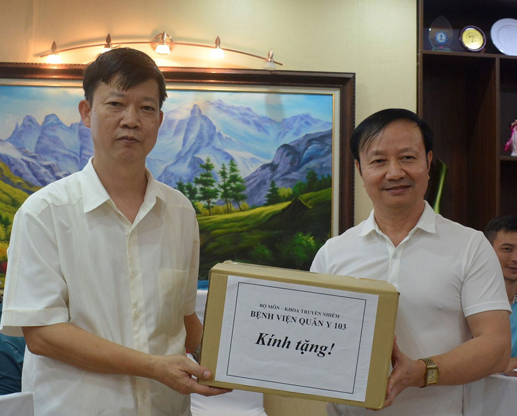 Benh vien Quan Y 103 den tham, lam viec va giao luu The thao voi Truong Dai hoc Hung Vuong