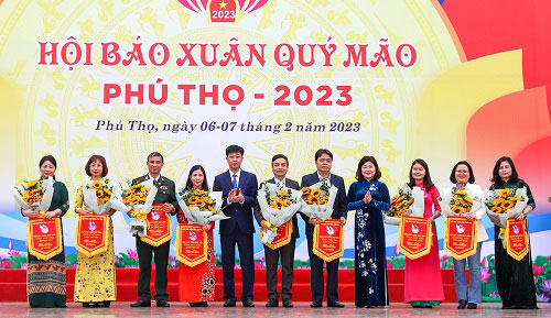 Truong Dai hoc Hung Vuong tham gia Hoi bao Xuan Quy Mao 2023