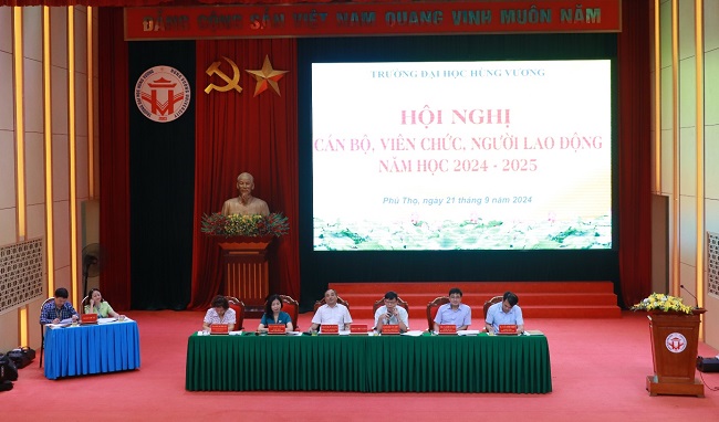 Hoi nghi can bo, vien chuc, nguoi lao dong nam hoc 2024 - 2025 thanh cong tot dep