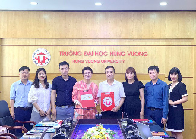 Xuc tien chuong trinh hop tac giua Truong Dai hoc Hung Vuong voi Cong ty TNHH Ha Noi IEC - Van phong dai dien Bang Thüringen (CHLB Duc)