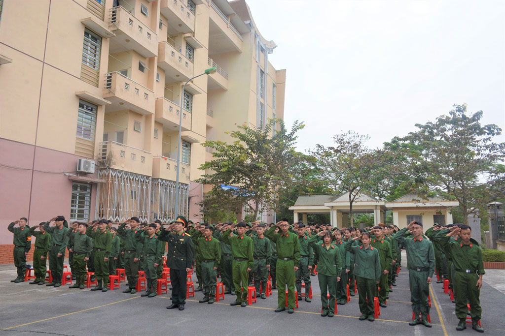 Sinh viên Trường Cao đẳng Nghề Phú Thọ tham gia khóa học Giáo dục quốc  phòng an ninh tại Trường Đại học Hùng Vương | Trường Đại học Hùng Vương