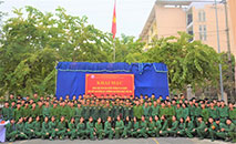 Sinh vien Truong Cao dang Nghe Phu Tho tham gia khoa hoc Giao duc quoc phong an ninh tai Truong Dai hoc Hung Vuong