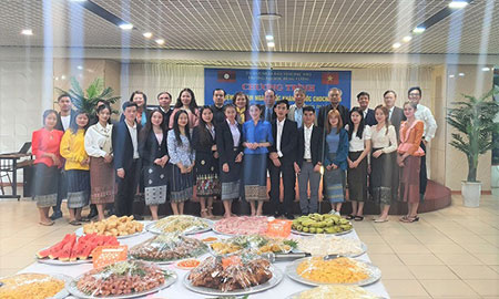 Truong Dai hoc Hung Vuong to chuc chuong trinh Chao mung 47 nam Quoc Khanh nuoc Cong hoa Dan chu Nhan dan Lao