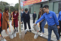 Tung bung khong khi gap mat dau xuan va phat dong “Tet trong cay doi doi nho on Bac Ho” xuan Canh Ty 2020
