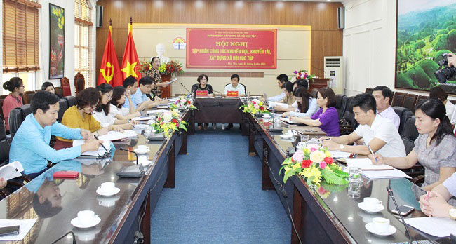 Truong Dai hoc Hung Vuong tham du Hoi nghi tap huan  cong tac khuyen hoc, khuyen tai, xay dung xa hoi hoc tap tinh nam 2021