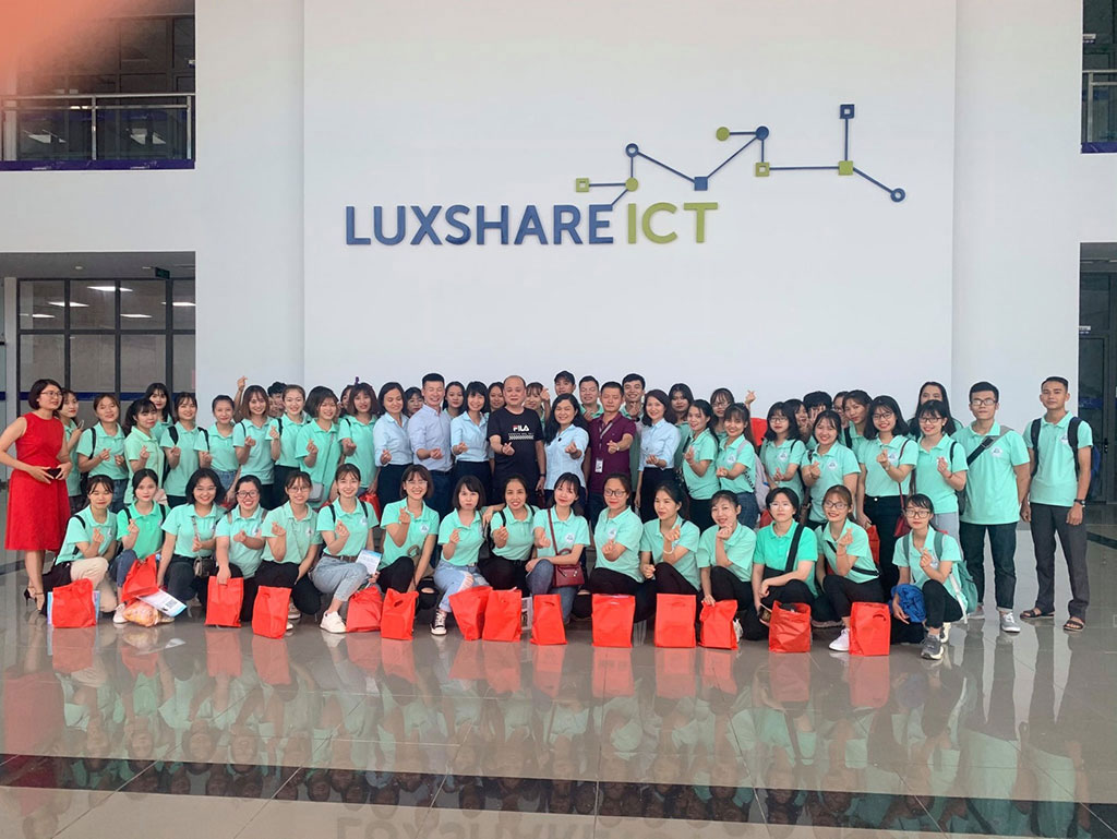 Sinh vien khoa Ngoai ngu hoc tap, trai nghiem thuc te tai Cong Ty TNHH Luxshare ICT