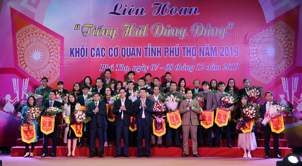 Doi van nghe Truong Dai hoc Hung Vuong dat giai cao tai Lien hoan “Tieng hat dang Dang” Khoi cac co quan tinh Phu Tho lan thu I nam 2019