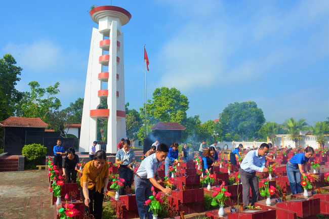 Truong Dai hoc Hung Vuong to chuc nhieu hoat dong tri an Ky niem 73 nam ngay Thuong binh - Liet sy (27/7/1947 - 27/7/2020)