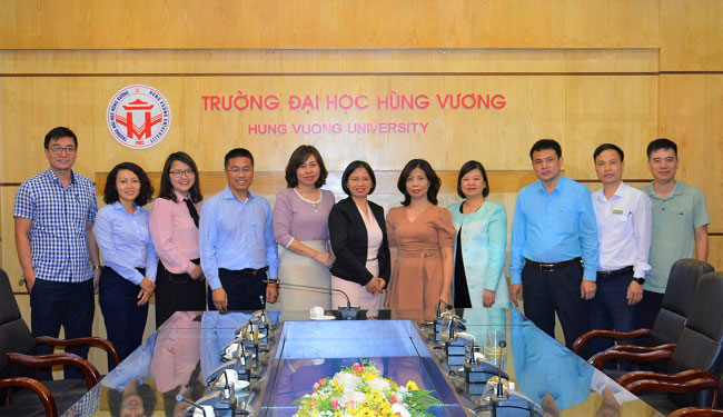 Truong Dai hoc Hung Vuong lam viec voi Hoi dong Khao thi Tieng Anh Dai hoc CamBridge (Vuong quoc Anh)