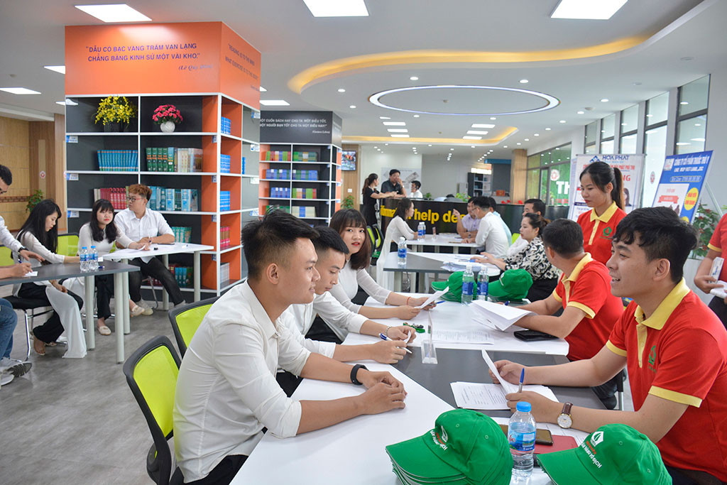 Truong Dai hoc Hung Vuong chu trong viec ket noi doanh nghiep va da tao duoc nhieu co hoi viec lam cho sinh vien o tat ca cac nganh