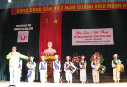 Giao luu nghe thuat voi doan nghe thuat Thanh pho Hwaseong-Han Quoc