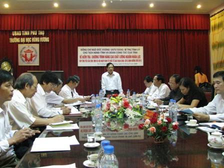 Bi thu Tinh uy Ngo Duc Vuong tham, lam viec tai truong Dai hoc Hung Vuong