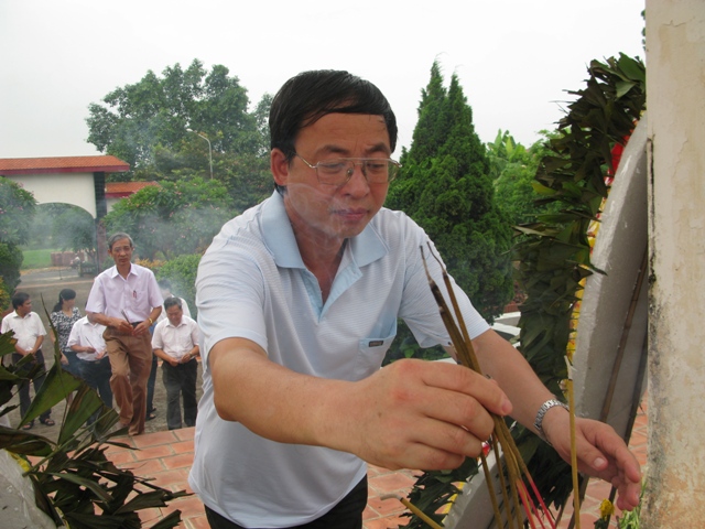 Vieng nghia trang liet sy nhan ky niem 27.7