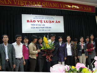 NCS Pham Tuan Anh bao ve thanh cong luan an tien si